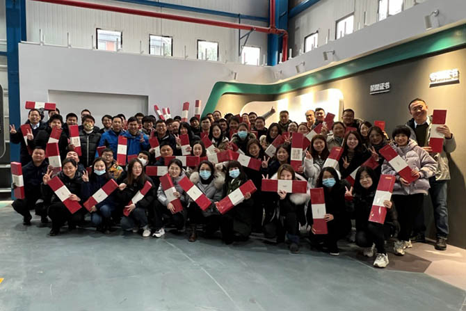 ON THE ROAD: VELON RETURN TO WORK AFTER THE SPRING FESTIVAL HOLIDAY